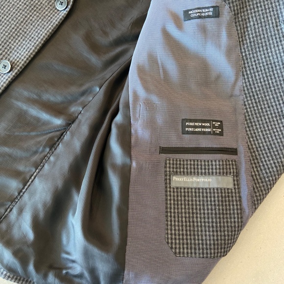 Grey & Black Checkered Perry Ellis Blazer - Picture 4 of 5